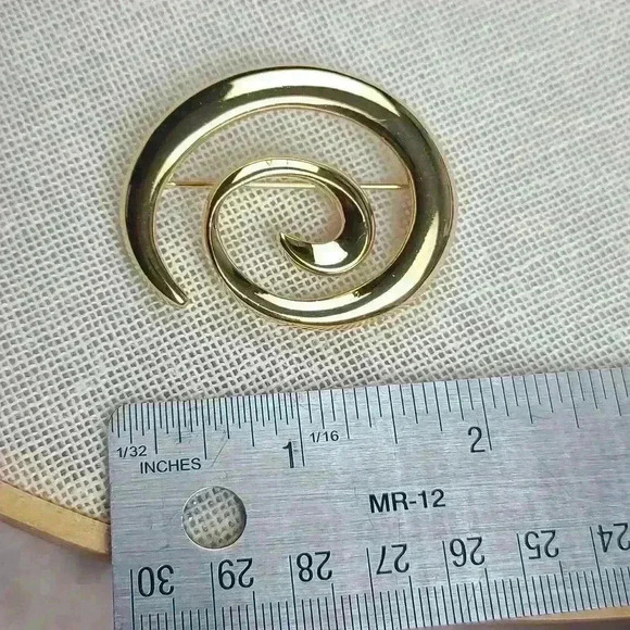 Vintage Napier Gold-toned brooch pin - Picture 9 of 13